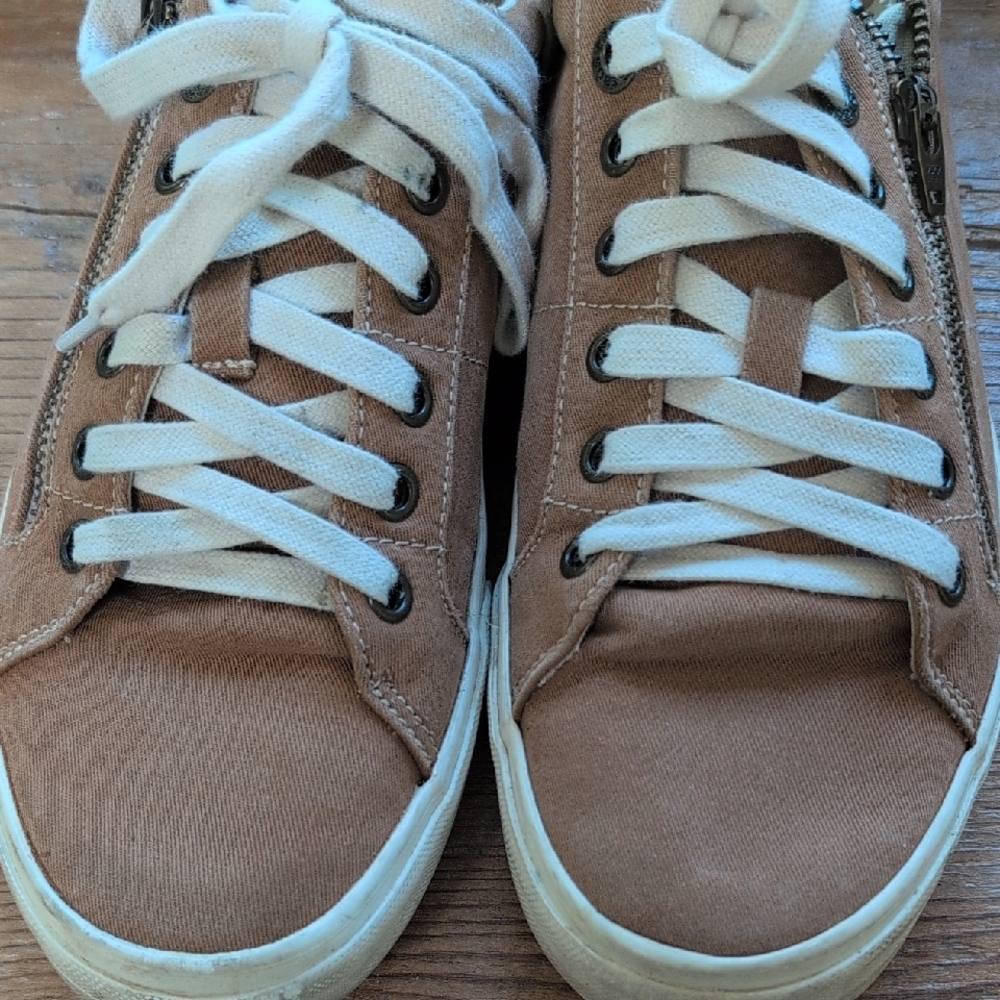 Taos Z Sole Footwear Sneaker Size Women 8.5 Golden Tan - Picture 6 of 7